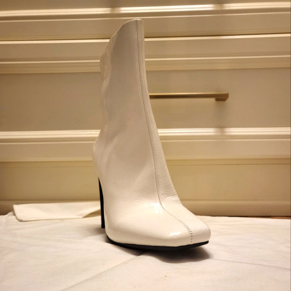White booties nwb
